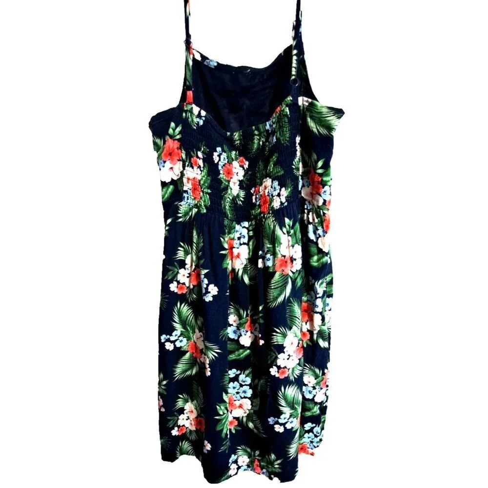 Old Navy chest 32